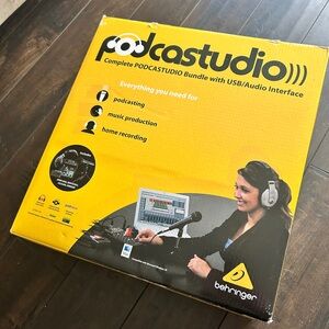 Behringer PODCASTUDIO Bundle with USB/Audio Interface